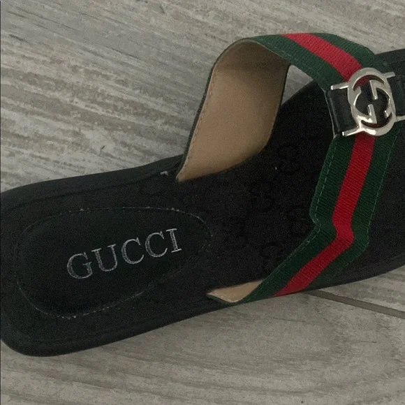 Gucci Women's Black and Red Sandals - Picture 5 of 5